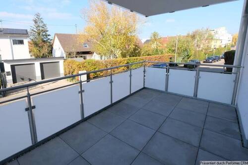 Balkon - Großzügiger Grundriss und guter Schnitt: 3-Zimmer-Neubauwohnung mit Balkon