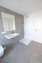 Tageslichtbad mit Raindance-Dusche - 