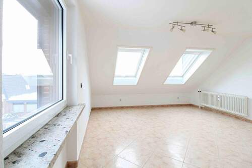 Schlafzimmer Bild 2 - Ruhige renovierte 3 Zimmer Dach-Geschosswohnung in Schulenburg