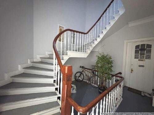 Treppenhaus - 3 Zimmer Etagenwohnung in Hamburg