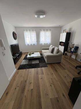 Wohnzimmer - Bild 2.jpeg - 2 Zimmer Etagenwohnung zur Miete in Püttlingen