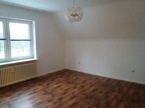 Schlafzimmer mit gemütlich leichter Schräge - Etagenwohnung mit 59,80 m&sup2; in Hamburg zur Miete