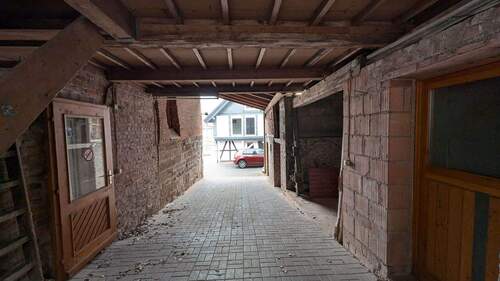 Durchgang Nebengebäude - 