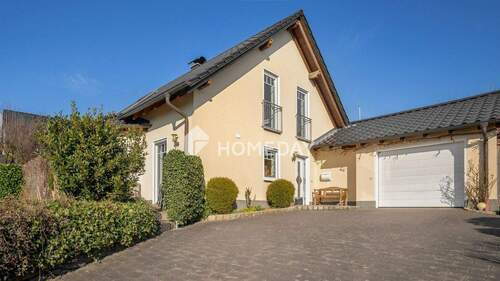 Außenansicht 1 - Stilvolles Einfamilienhaus mit großzügigem Garten und hochwertiger Ausstattung