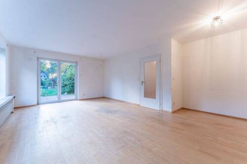 Wohnzimmer - 8 Zimmer Einfamilienhaus zum Kaufen in Bremen / Oberneuland