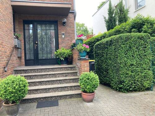 seitlicher Gartenzugang - Mehrfamilienhaus, Wohnhaus in Köln