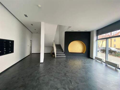 Hauseingangsbereich - Etagenwohnung mit 66,50 m&sup2; in Erfurt zur Miete