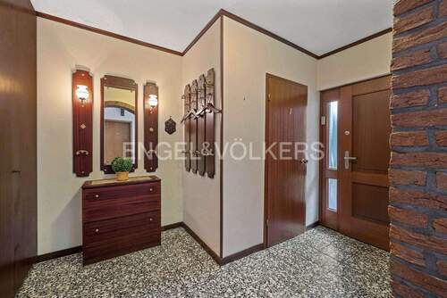 Eingang und Gaderobe - 