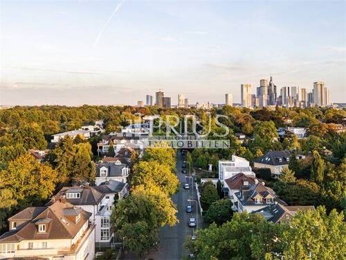 Immobilien_Prius_Drohne_Horizo - Seltene Rarität im Frankfurter Diplomatenviertel - Ein Rohdiamant mit enormem Potenzial