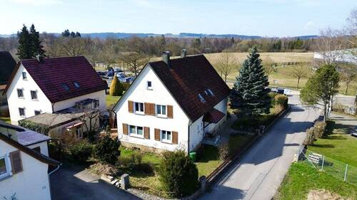 Außenansicht - Vermietetes Einfamilienhaus mit großem Grundstück und Blick ins Grüne in Bad Wurzach