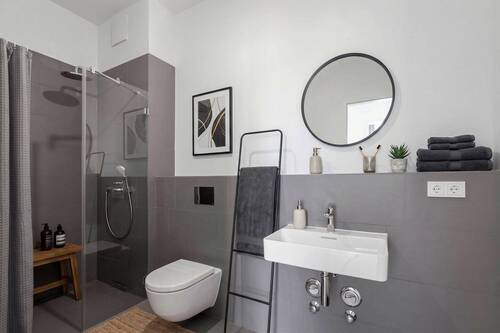 Badezimmer mit Einrichtungsbeispiel - 3 Zimmer Etagenwohnung in Potsdam