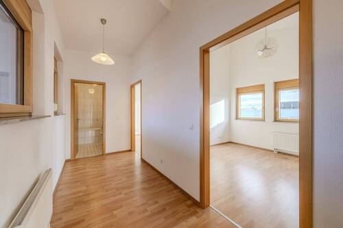 Flur - 3 Zimmer Etagenwohnung zum Kaufen in Rutesheim