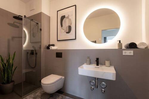 Badezimmer mit Einrichtungsbeispiel - 