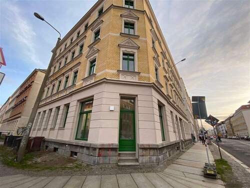 Hausansicht mit Blick zur Wohnung - 4 Zimmer Etagenwohnung zur Miete in Leipzig