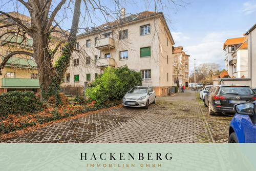 Rückansicht mit Stellplatz - Vermietete 2-Raum-Wohnung mit Balkon in Lindenau