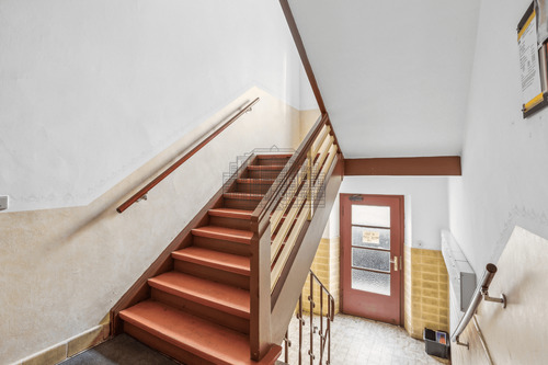 Treppenhaus - 2 Zimmer Etagenwohnung zum Kaufen in Leipzig