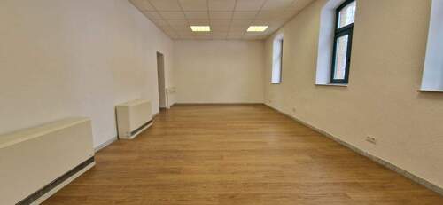 Gewerberaum - Renovierte Gewerbeeinheit im Zentrum von Bitterfeld