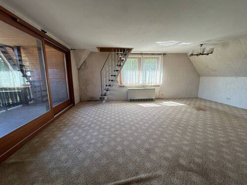 3031 Wohnraum im DG mit Zugang zur Loggia und ausgebautem Spitzboden - 