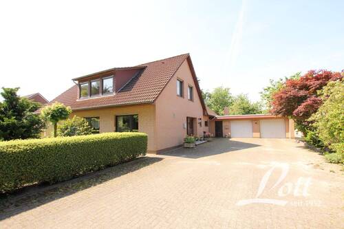 Großzügige Hoffläche - 7 Zimmer Mehrfamilienhaus, Wohnhaus in Apen / Augustfehn