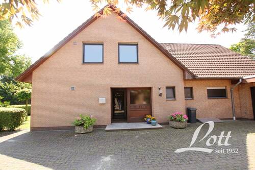 Hauseingang - Mehrfamilienhaus, Wohnhaus mit 214,10 m&sup2; in Apen / Augustfehn zum Kaufen