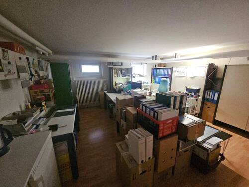 145_035_Raum 1 - +++ Büro im Untergeschoss +++ - 300,00&nbsp;EUR Kaltmiete, ca.&nbsp; 25,00&nbsp;m&sup2;&nbsp;Wohnfl&auml;che