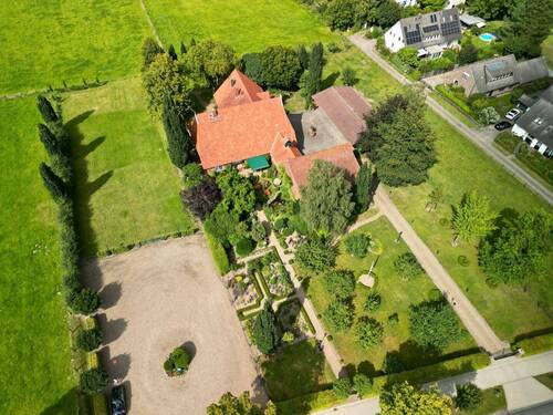 Luftbild-Perspektive - 7 Zimmer Bauernhaus, Landhaus zum Kaufen in Thedinghausen