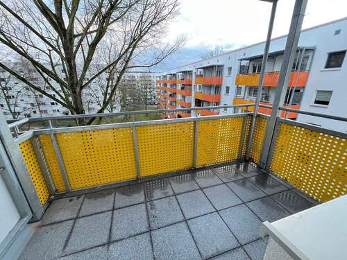 Blick vom Balkon - Etagenwohnung mit 44,10 m&sup2; in Chemnitz zur Miete