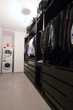 Ankleide / Hauswirtschaftsraum - 