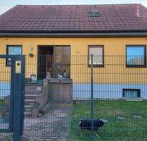 Leben wie im Urlaub: Freistehendes Traumhaus mit Pool, Gartenparadies und Doppelgarage - Magdala Göttern