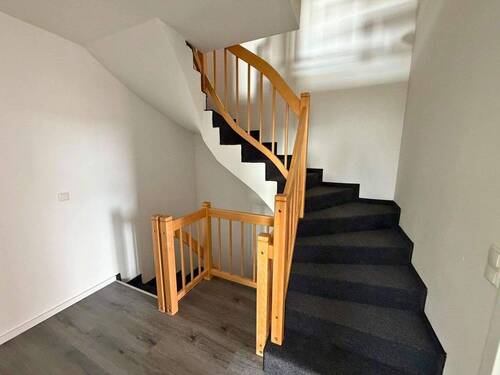EG_Treppenhaus - Doppelhaushälfte mit 126,10 m&sup2; in Breitenbrunn zum Kaufen
