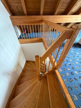 Treppenhaus_DG - bearbeitet.jpg - 