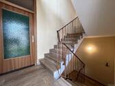 Treppenhaus - 7 Zimmer Einfamilienhaus zum Kaufen in Mainz-Laubenheim