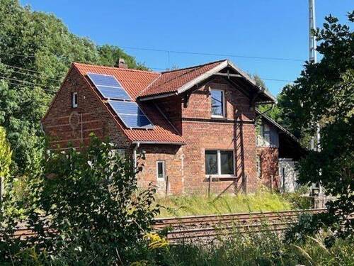 Hausansicht - Sanierungsbedürftiges Einfamilienhaus mit viel Potenzial