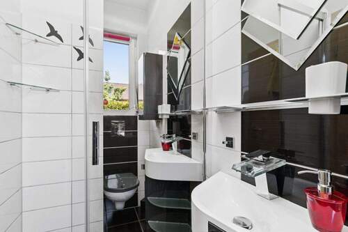 Badezimmer mit Dusche - 