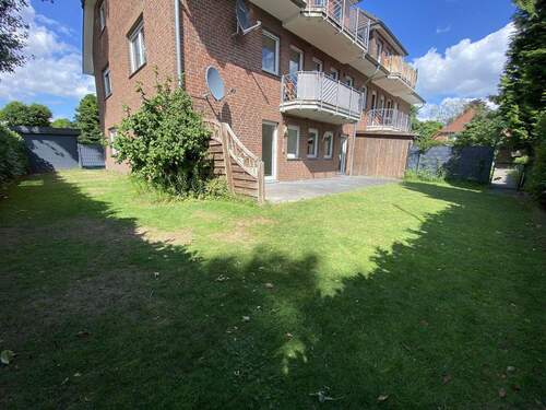 Balkon mit Blick in Garten - 