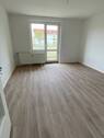 Wohnzimmer mit Zugang zum Balkon.jpeg - 