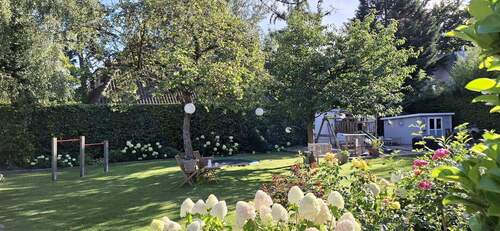 Blick in den Garten - 5 Zimmer Einfamilienhaus zum Kaufen in Lübeck