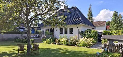 Garten Ansicht Haus gesamt - 5 Zimmer Einfamilienhaus in Lübeck