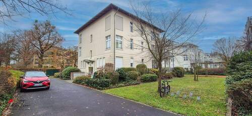 Hausansicht - Wohnen am Tiefen See - 2-Zimmer-Wohnjuwel mit Balkon & Tiefgaragenstellplatz