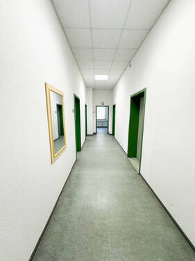 Flur - Großzügige Bürofläche in ChemnitzSiegmar zu vermieten