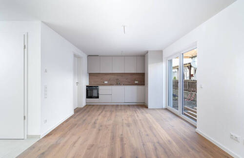 Küche und Essbereich - 4 Zimmer Mehrfamilienhaus, Wohnhaus in Karlsfeld