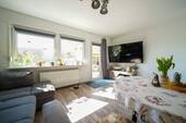 Wohnzimmer mit Zugang Loggia.jpg - 