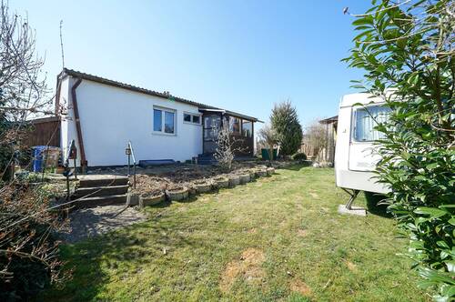 Haupteingang mit Ansicht Garten.jpg - 