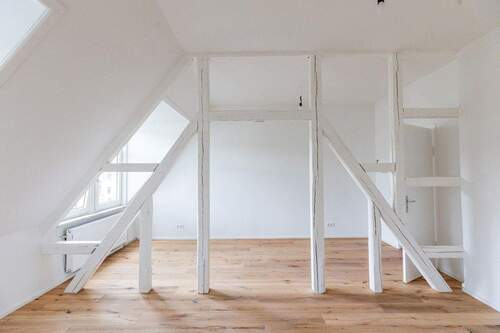 Wohnbereich - Altbauliebhaber aufgepasst: 3,5-Zimmer-Wohnung nach Kernsanierung im beliebten Dichterviertel!