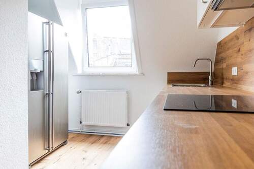 EBK mit hochwertigen Geräten - 