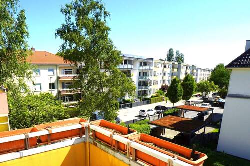 06 Balkon Ostblick - 