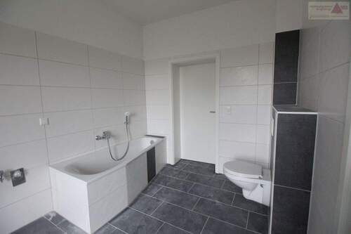 Bad 2.JPG - Attraktive 3-Raum-Wohnung in Aue mit Balkon