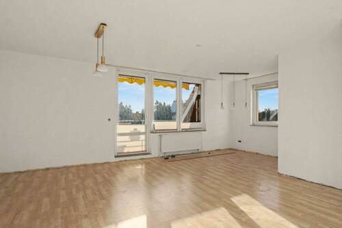 Wohnzimmer - Etagenwohnung mit 65,20 m&sup2; in Radeberg zum Kaufen