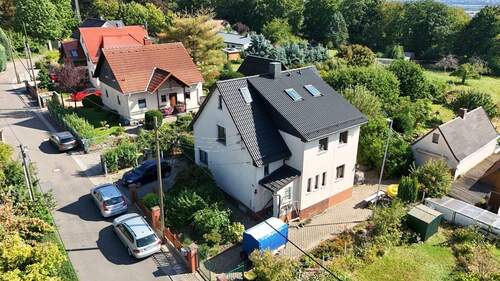Hausansicht - Über den Elbhängen! Großzügiges Einfamilienhaus mit Traumgarten in Radebeul!