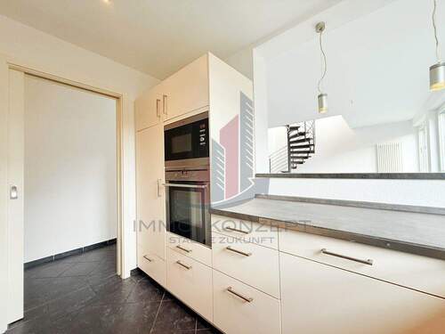 und der Durchreiche ins Wohnzimmer - 